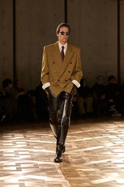 Look 24